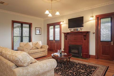 Angaston Saleyards Luxury Accommodation - Lightning Ridge Tourism 25