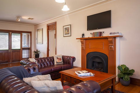 Angaston Saleyards Luxury Accommodation - Lightning Ridge Tourism 24