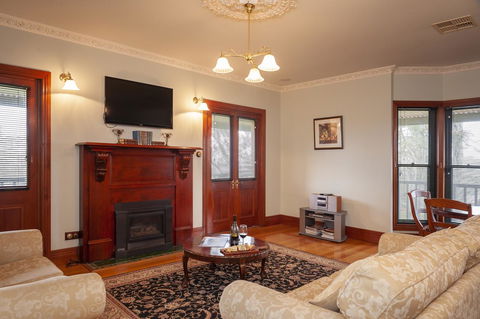 Angaston Saleyards Luxury Accommodation - Lightning Ridge Tourism 8