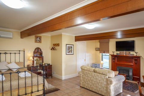 Angaston Saleyards Luxury Accommodation - Lightning Ridge Tourism 20