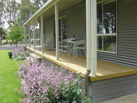 Camawald Coonawarra Cottage B&B - Lightning Ridge Tourism 2