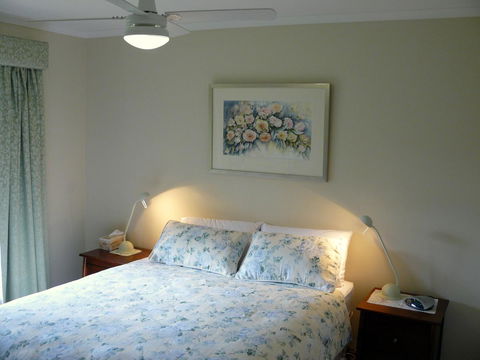 Camawald Coonawarra Cottage B&B - Lightning Ridge Tourism 6
