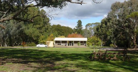 Camawald Coonawarra Cottage B&B - Lightning Ridge Tourism 0