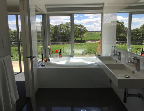 Barossa Shiraz Estate - Lightning Ridge Tourism 39