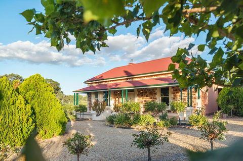 Barossa Shiraz Estate - Lightning Ridge Tourism 0