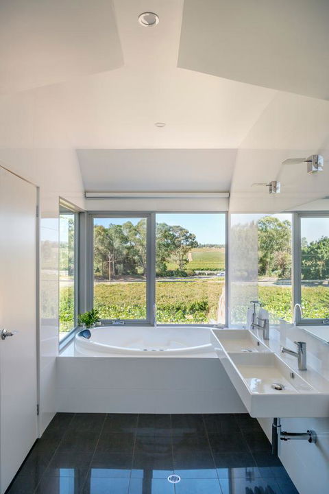 Barossa Shiraz Estate - Lightning Ridge Tourism 21