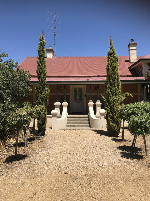 Barossa Shiraz Estate - Lightning Ridge Tourism 4