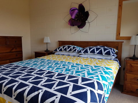 Marion Bay Holiday Villas - Lightning Ridge Tourism 13