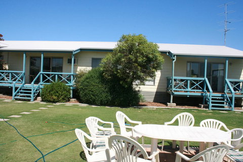 Marion Bay Holiday Villas - Lightning Ridge Tourism 6