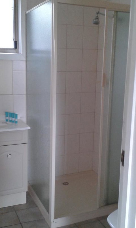 Marion Bay Holiday Villas - Lightning Ridge Tourism 18