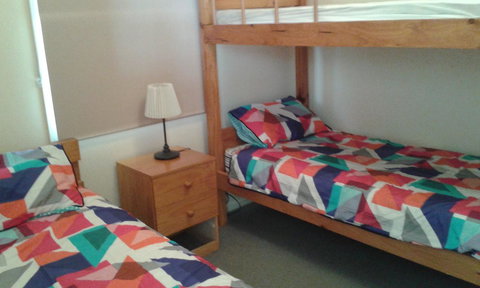 Marion Bay Holiday Villas - Lightning Ridge Tourism 17