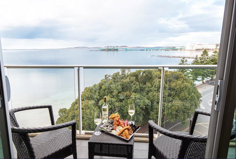 Port Lincoln Hotel - Lightning Ridge Tourism 13