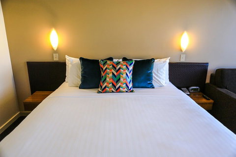 Port Lincoln Hotel - Lightning Ridge Tourism 10