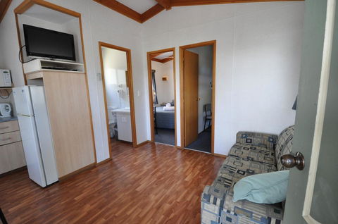 Beachside Holiday Park - Lightning Ridge Tourism 8