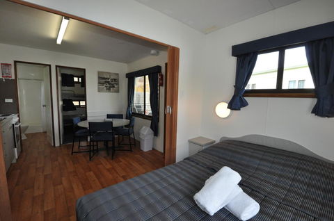 Beachside Holiday Park - Lightning Ridge Tourism 11