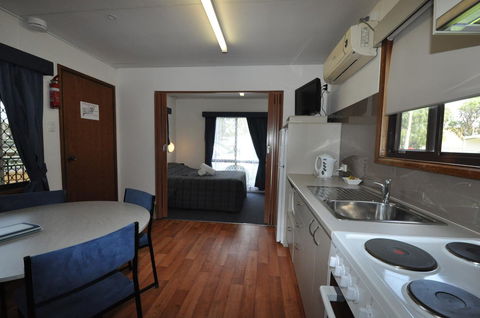 Beachside Holiday Park - Lightning Ridge Tourism 13
