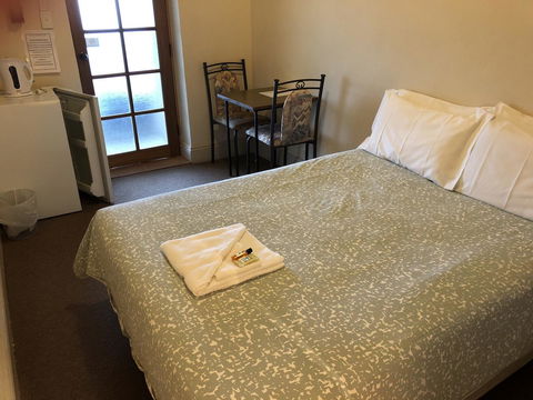 Truro Weighbridge Motel - Lightning Ridge Tourism 2
