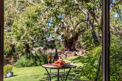 Adelaide Hills Retreats - Lightning Ridge Tourism 12