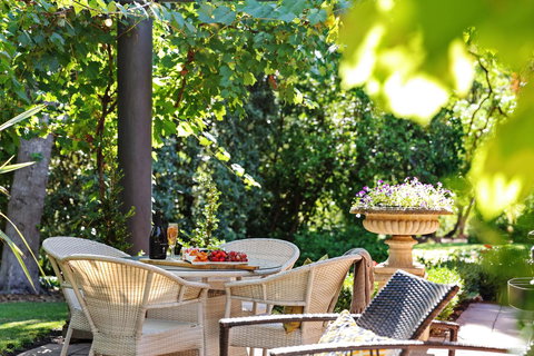 Adelaide Hills Retreats - Lightning Ridge Tourism 10