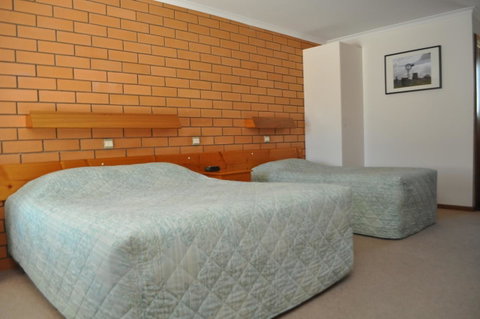 Keith Motor Inn - Lightning Ridge Tourism 10