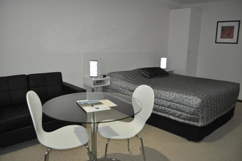 Keith Motor Inn - Lightning Ridge Tourism 11