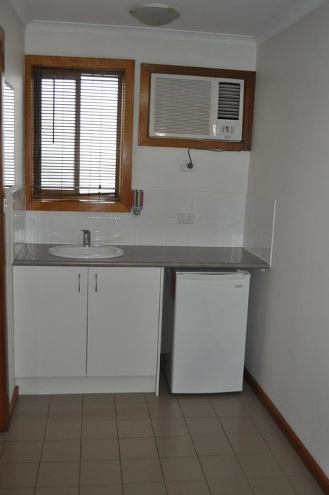 Keith Motor Inn - Lightning Ridge Tourism 17