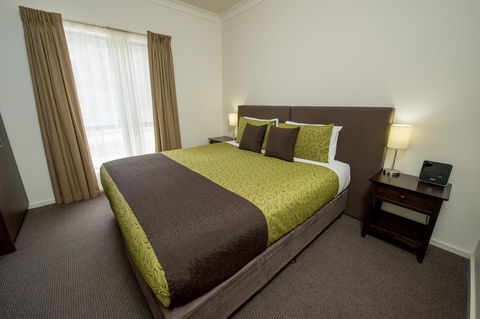 Clare Country Club - Lightning Ridge Tourism 15