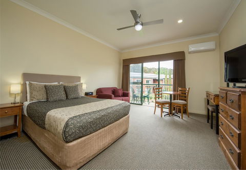 Clare Country Club - Lightning Ridge Tourism 21