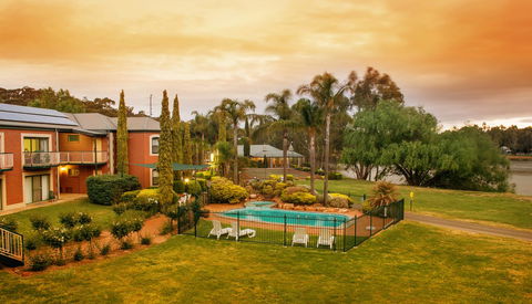 Clare Country Club - Lightning Ridge Tourism 0