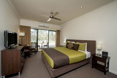 Clare Country Club - Lightning Ridge Tourism 4