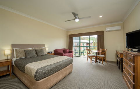 Clare Country Club - Lightning Ridge Tourism 22
