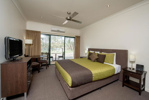 Clare Country Club - Lightning Ridge Tourism 25