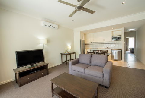 Clare Country Club - Lightning Ridge Tourism 13
