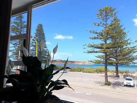 Nightcap At Hotel Victor - Lightning Ridge Tourism 9