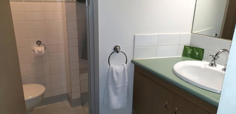 Nightcap At Hotel Victor - Lightning Ridge Tourism 4