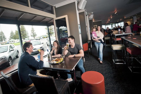 Nightcap At Hotel Victor - Lightning Ridge Tourism 21