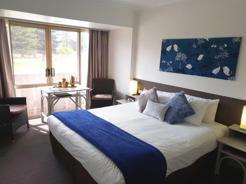 Nightcap At Hotel Victor - Lightning Ridge Tourism 13