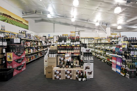 Nightcap At Hotel Victor - Lightning Ridge Tourism 26