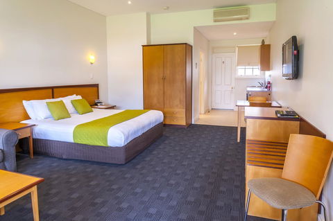 Serafino McLaren Vale - Lightning Ridge Tourism 1