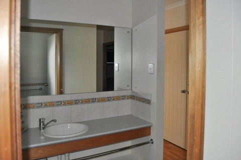 Rest A Shore Coffin Bay - Lightning Ridge Tourism 8