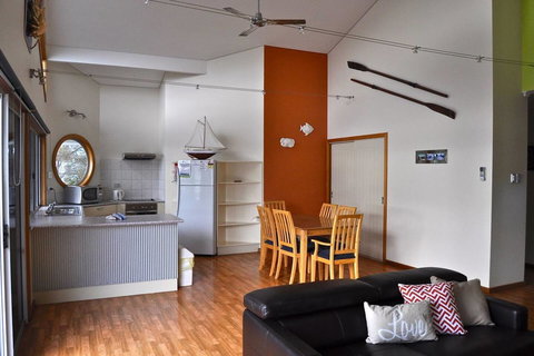 Rest A Shore Coffin Bay - Lightning Ridge Tourism 6