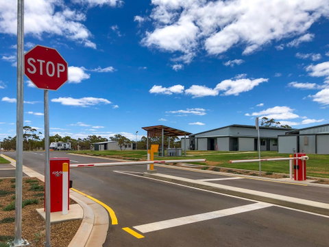 BIG4 The Bend Holiday Park - Lightning Ridge Tourism 0