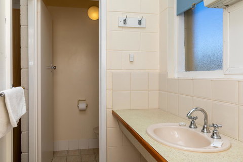 Blue Seas Motel - Lightning Ridge Tourism 9