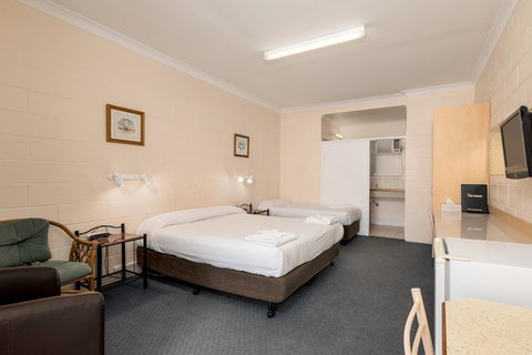 Blue Seas Motel - Lightning Ridge Tourism 1