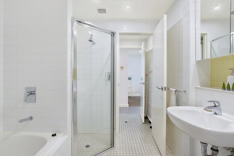 Beachside Luxury & Comfort, Ocean Views In Glenelg - Lightning Ridge Tourism 18