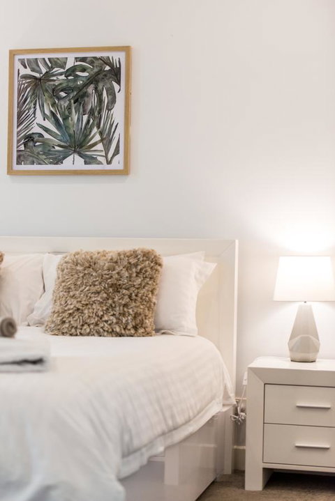 Beachside Luxury & Comfort, Ocean Views In Glenelg - Lightning Ridge Tourism 13