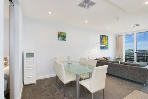 Beachside Luxury & Comfort, Ocean Views In Glenelg - Lightning Ridge Tourism 11