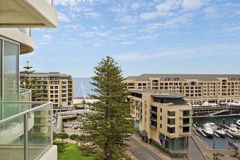 Beachside Luxury & Comfort, Ocean Views In Glenelg - Lightning Ridge Tourism 25