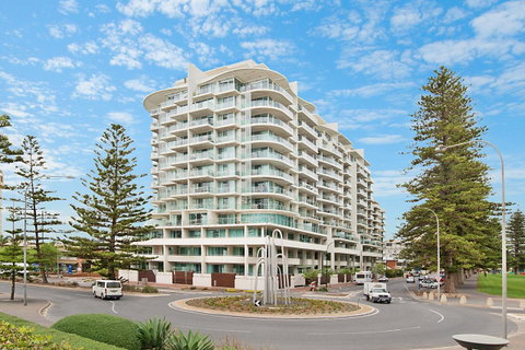Beachside Luxury & Comfort, Ocean Views In Glenelg - Lightning Ridge Tourism 22