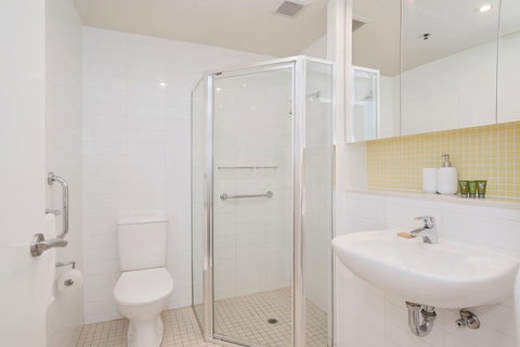 Beachside Luxury & Comfort, Ocean Views In Glenelg - Lightning Ridge Tourism 21